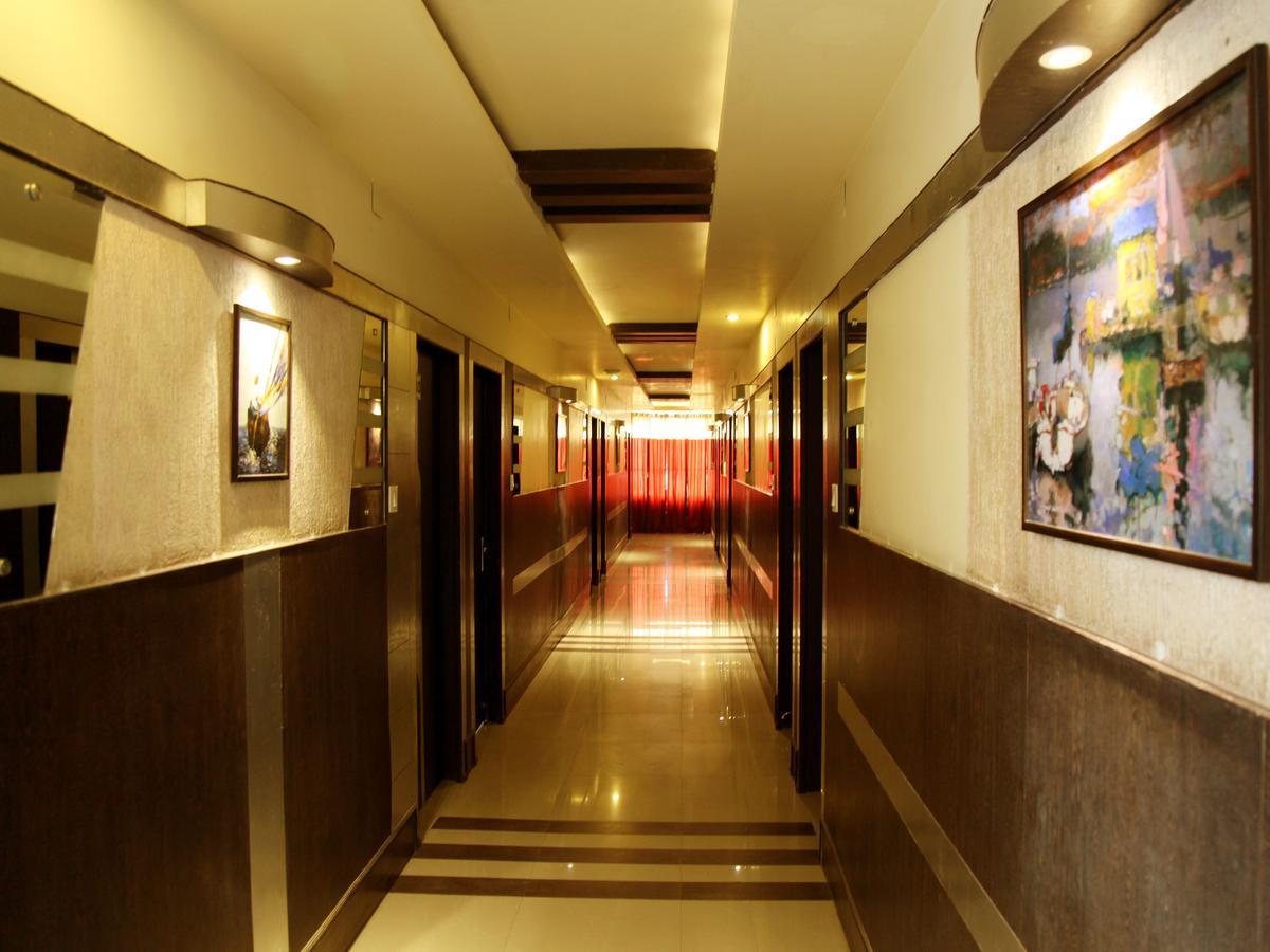 Oyo 2054 New Hotel Broadway Varanasi Exterior foto